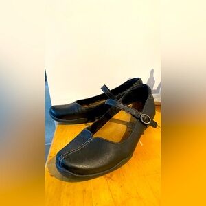 Black Mary Jane flats size 10